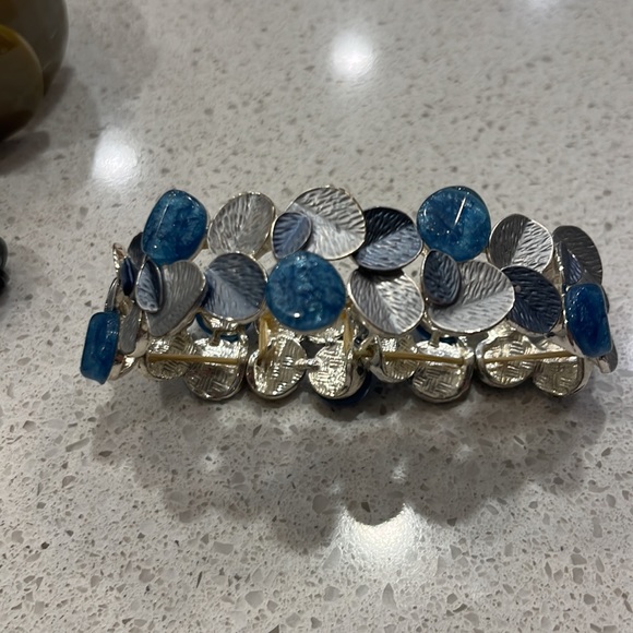 Set of 6 bracelets.  Silver, blue, green, black, gold.  Pretty accessories! - Picture 2 of 11